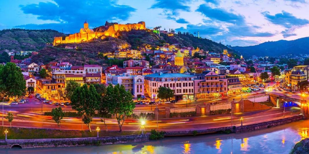 İstanbul'a gitmek kadar kolay! 2025 vizesiz gezilecek ülkeler: Kimliğiniz olması yetiyor 6